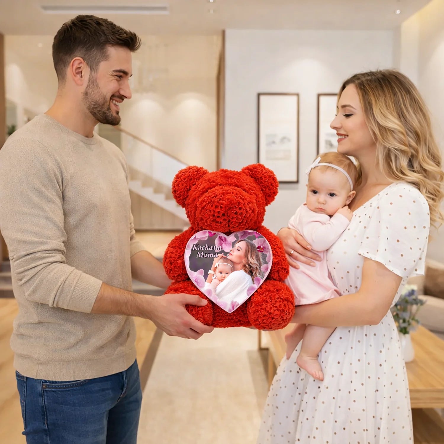 Image of Kochana mama - miś z róż z personalizowanym sercem na Dzień Matki