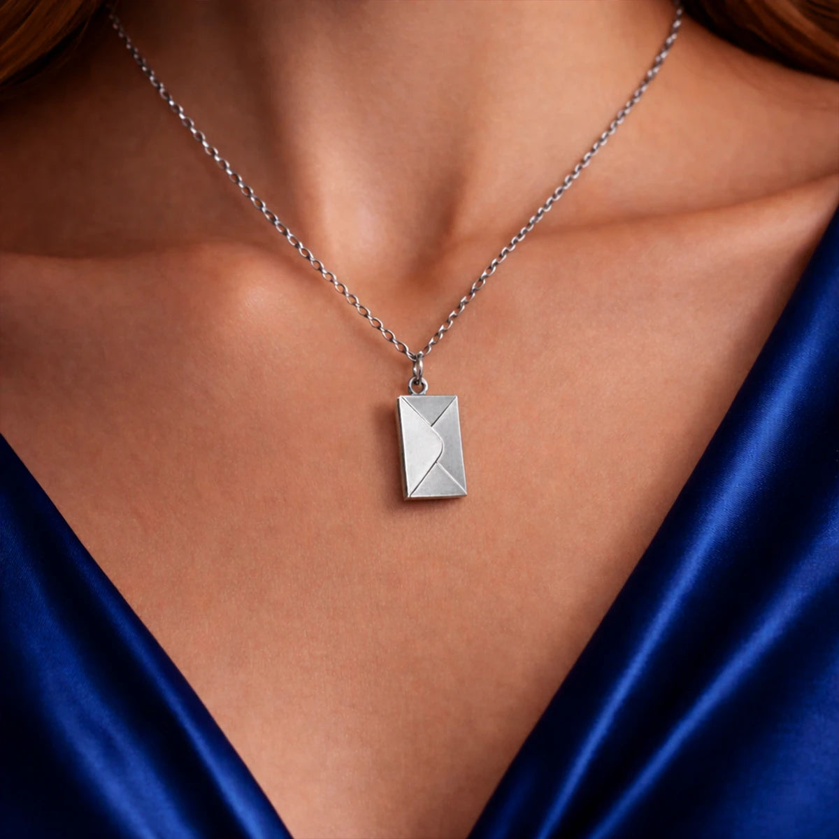 Image of Kochana córko - personalizowany wisiorek koperta z grawerem