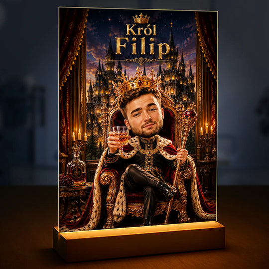 Oryginalny prezent dla niego na urodziny – personalizowany portret na szkle Król na Tronie