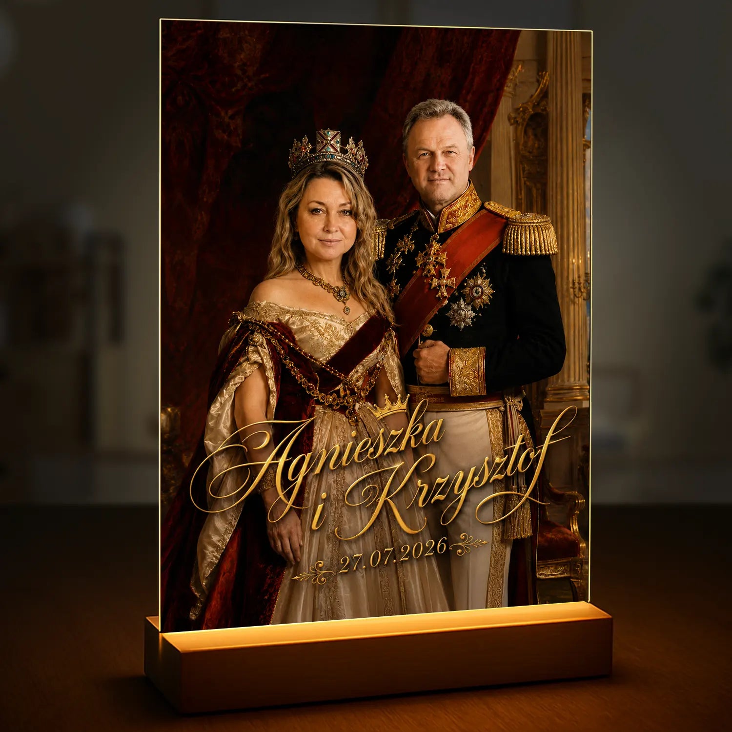 Image of Personalizowany portret królewski pary na szkle akrylowym wykonany ze zdjęcia z imionami i datą