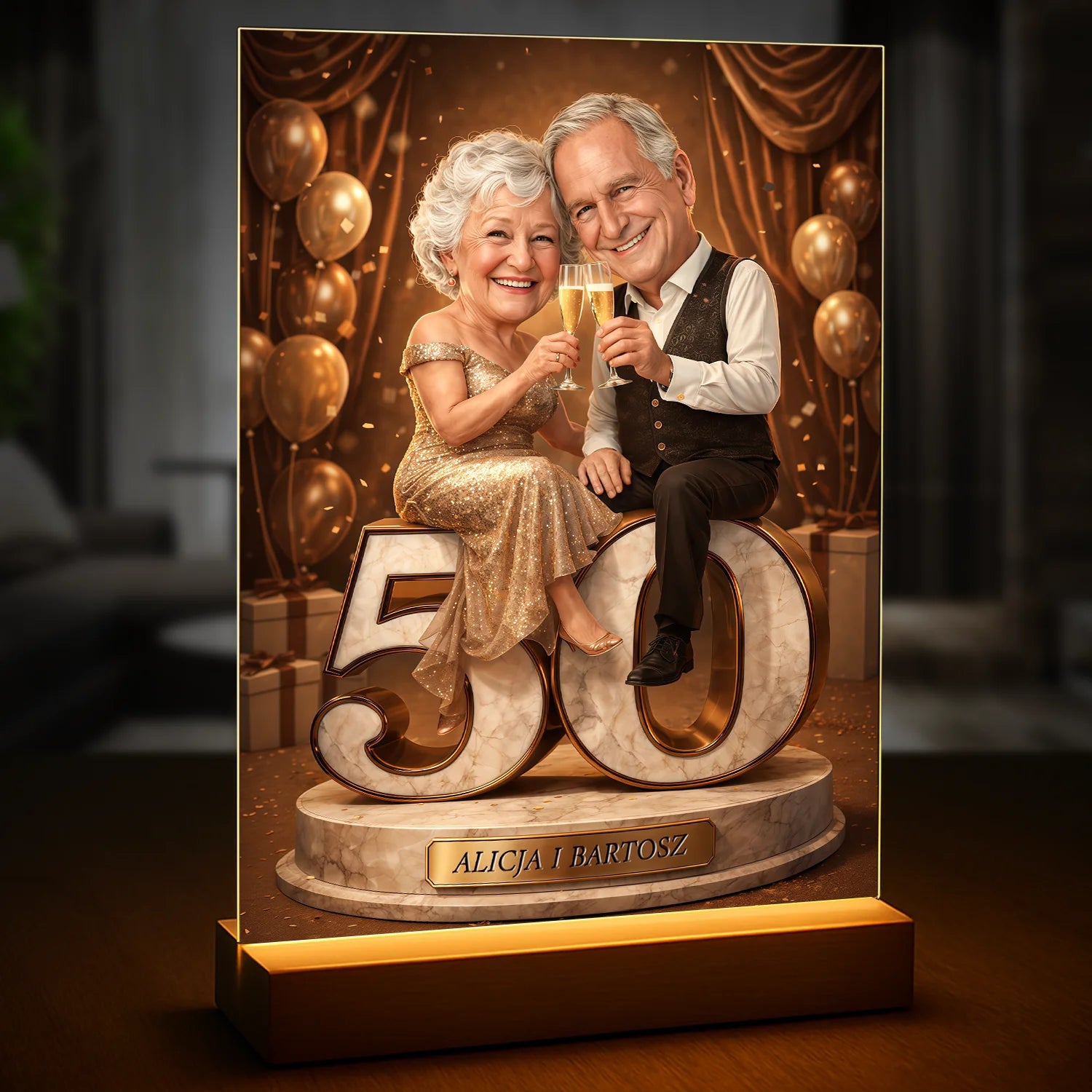 Image of Druk na szkle akrylowym dla pary na 50 rocznicę ze zdjęcia, elegancki portret z cyfrą 50 i złotym tłem z balonami