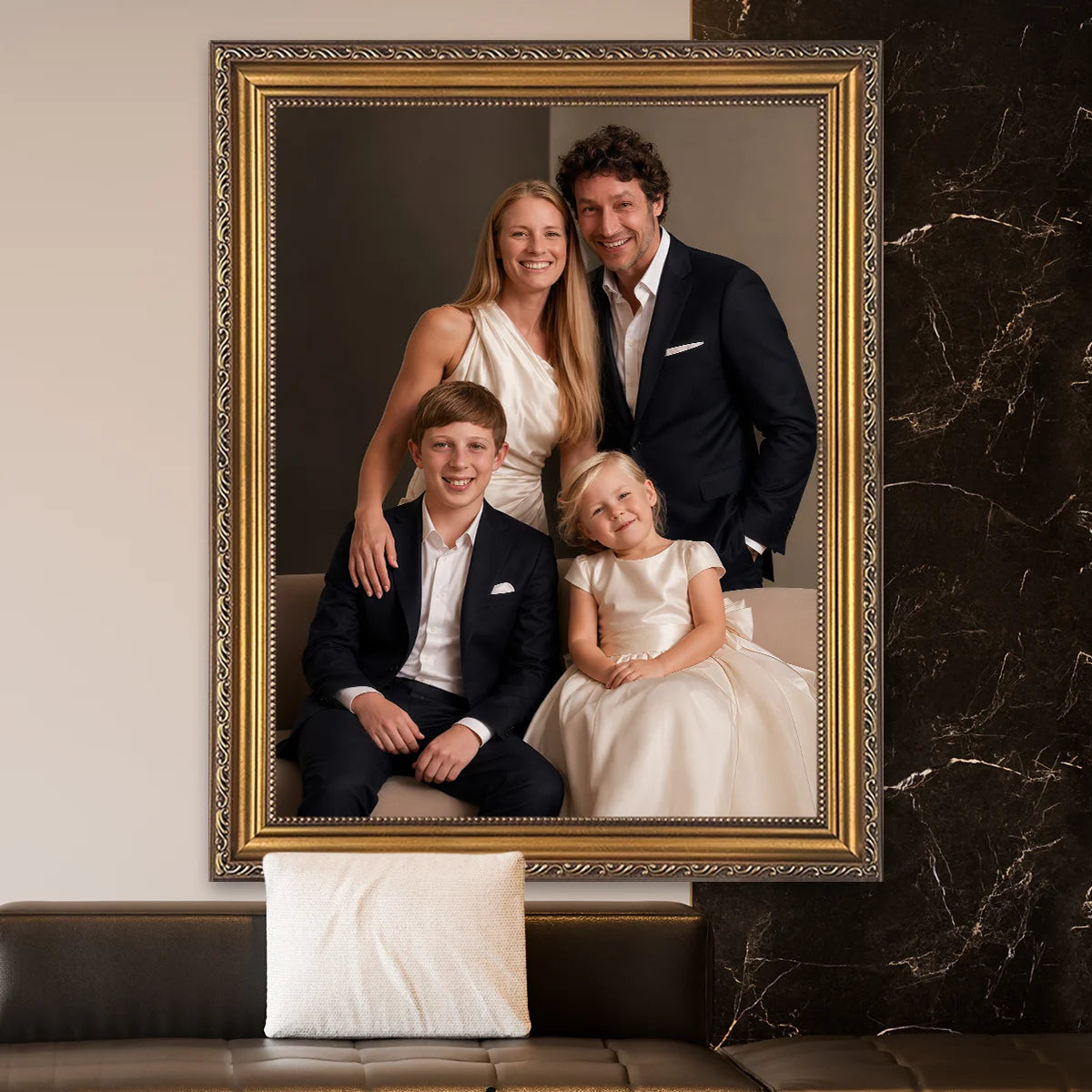 Image of Portret rodzinny na płótnie ze zdjęcia, elegancka dekoracja ścienna z rodziną w klasycznym stylu, rodzice z synem i córką