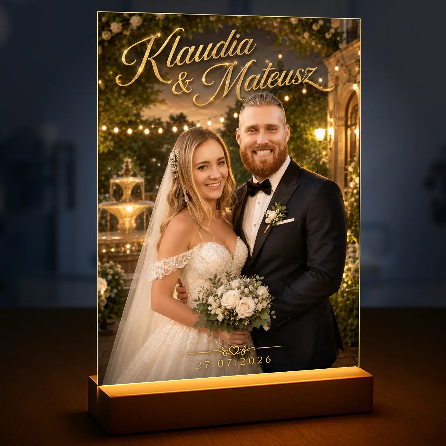 Image of Personalizowany portret ślubny na szkle akrylowym ze zdjęcia z imionami i datą – prezent dla pary