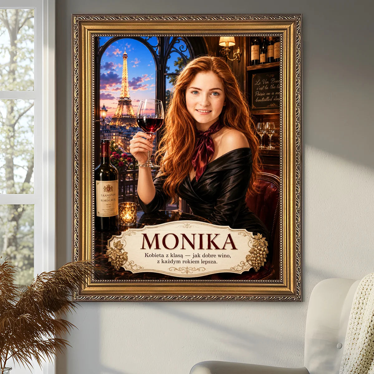 Image of Personalizowany portret kobiety na płótnie ze zdjęcia w eleganckiej scenerii z napisem Jak dobre wino, z każdym rokiem lepsza