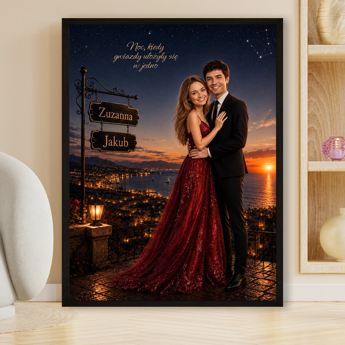 Image of Personalizowany portret pary ze zdjęcia na tle zachodu słońca z imionami i romantycznym napisem
